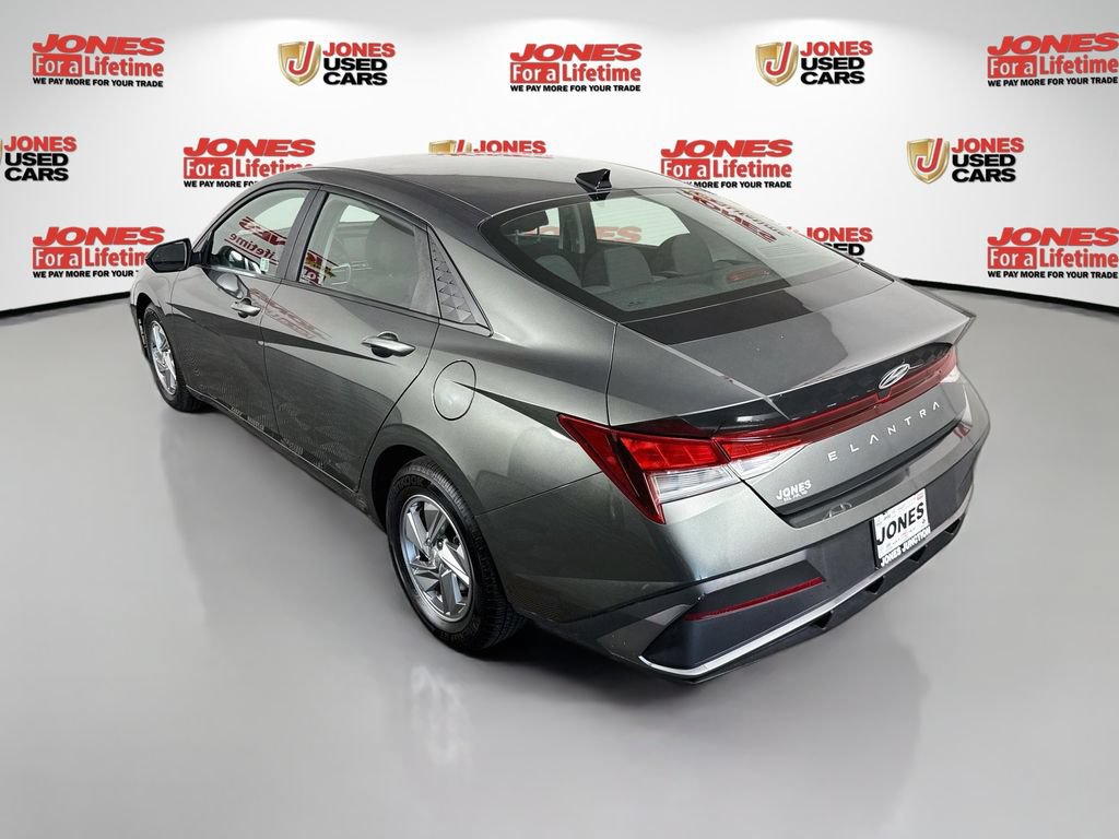 Certified 2024 Hyundai Elantra SE FWD image 2