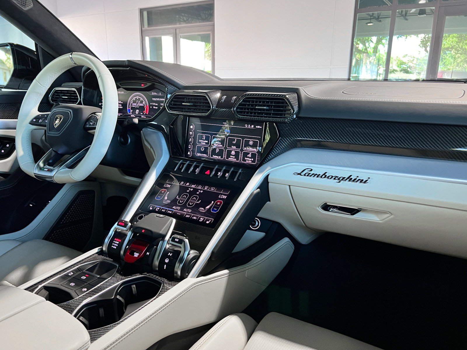 Used 2021 Lamborghini Urus AWD/4WD image 47