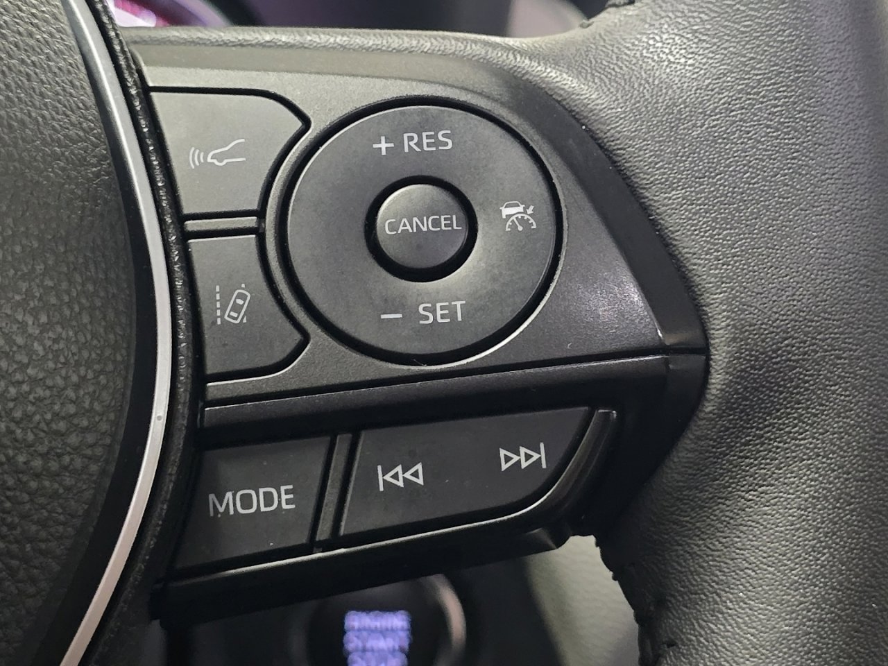 Certified 2025 Toyota RAV4 XLE w/ Convenience Package image 33