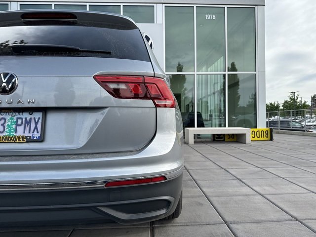 Used 2023 Volkswagen Tiguan SE w/ Panoramic Sunroof Package image 29