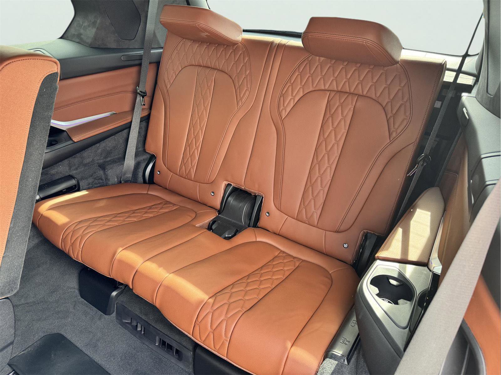 Used 2025 BMW X7 M60i image 39