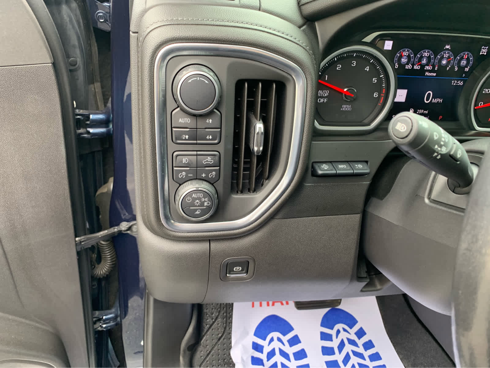 Used 2019 Chevrolet Silverado 1500 High Country w/ Technology Package AWD/4WD image 14