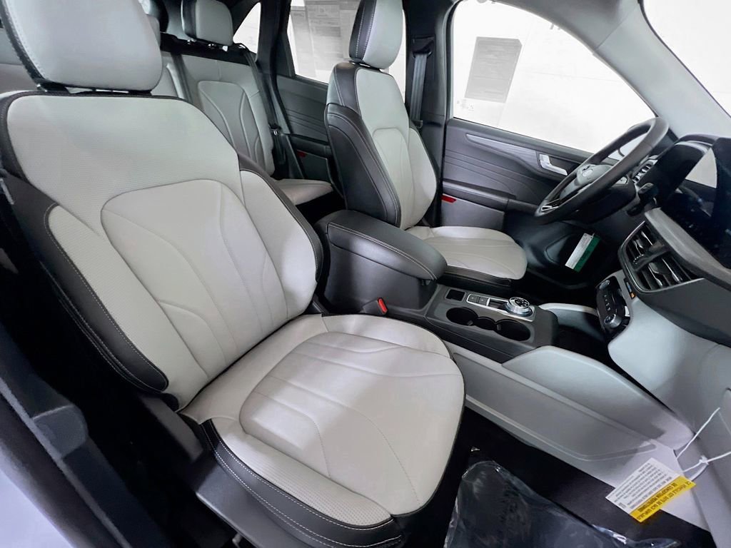New 2025 Ford Escape SE w/ PHEV Premium Package FWD image 17