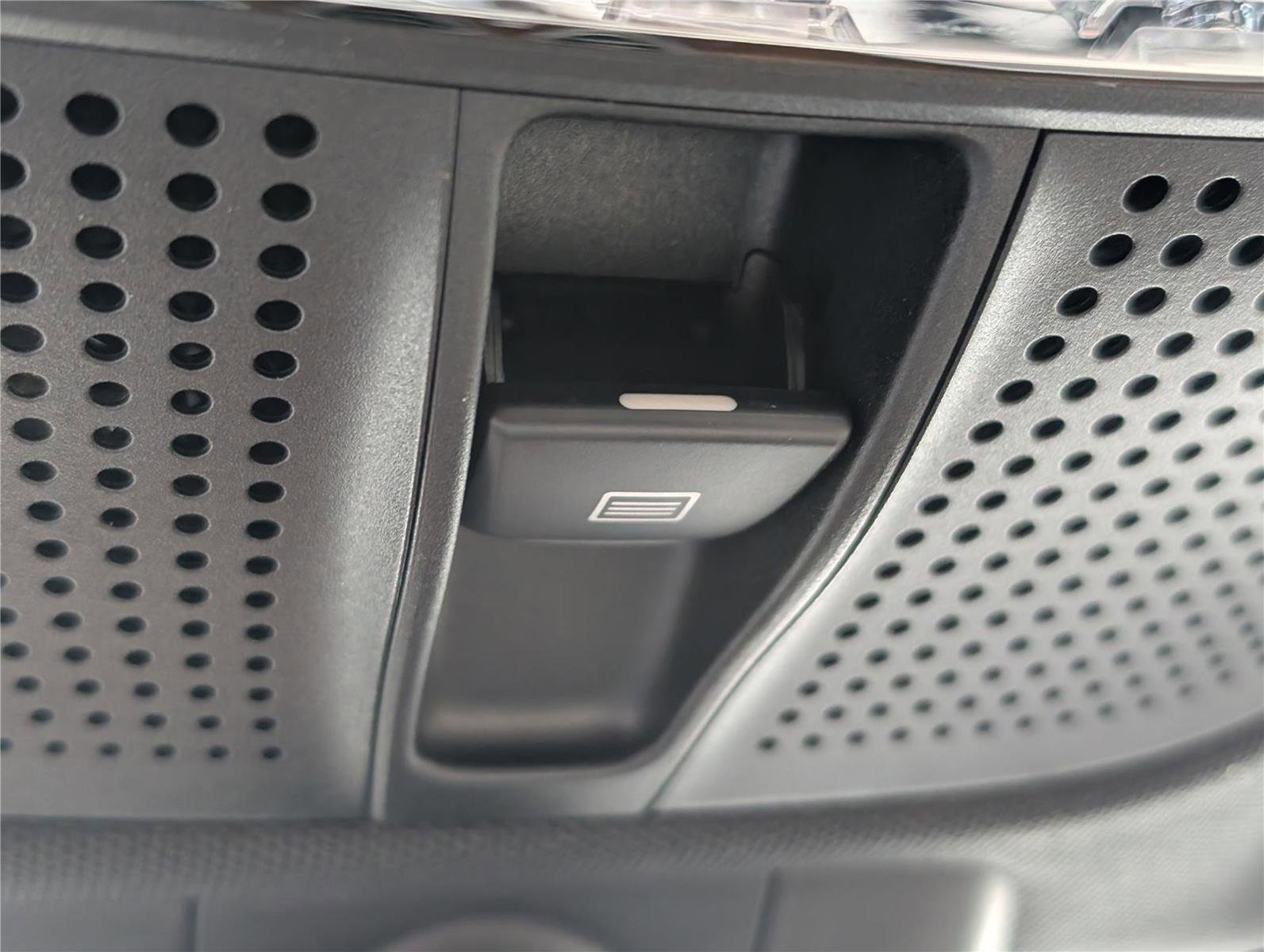 Used 2017 Mercedes-Benz E 300 4MATIC image 31