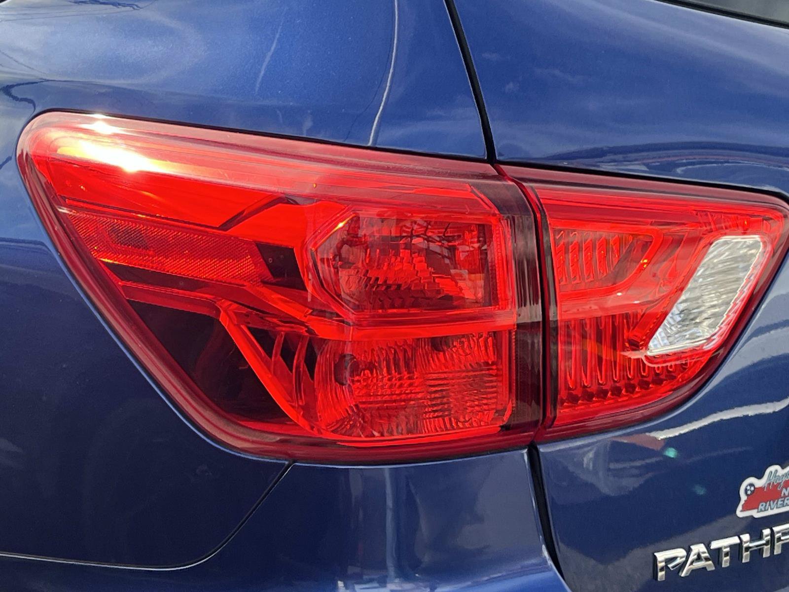 Used 2019 Nissan Pathfinder Platinum AWD/4WD image 4