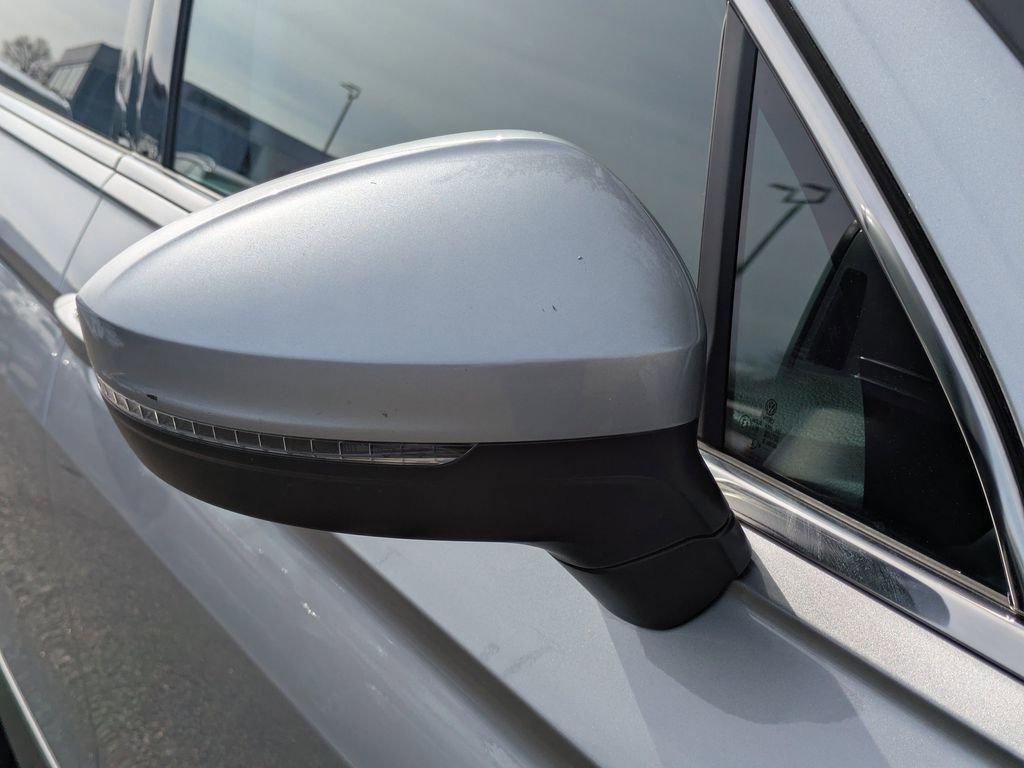 Certified 2021 Volkswagen Tiguan SE image 12