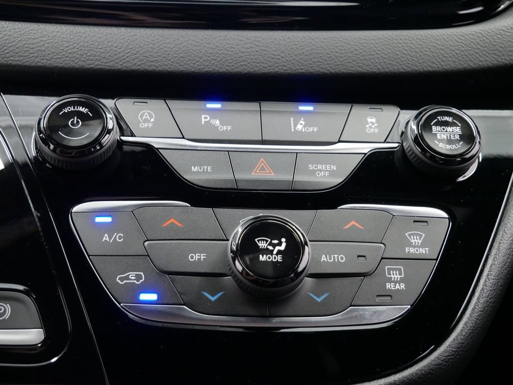 New 2026 Chrysler Voyager LX FWD image 27