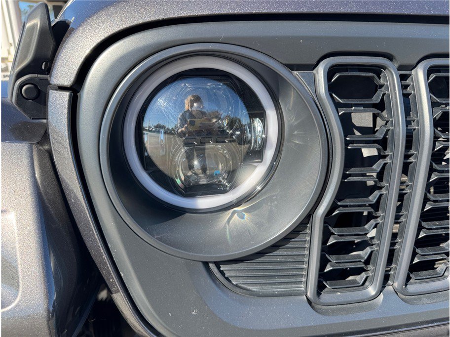 Used 2024 Jeep Wrangler Unlimited AWD/4WD image 18
