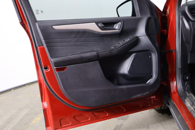 Used 2022 Ford Escape SE w/ SE Sport Appearance Package FWD image 18