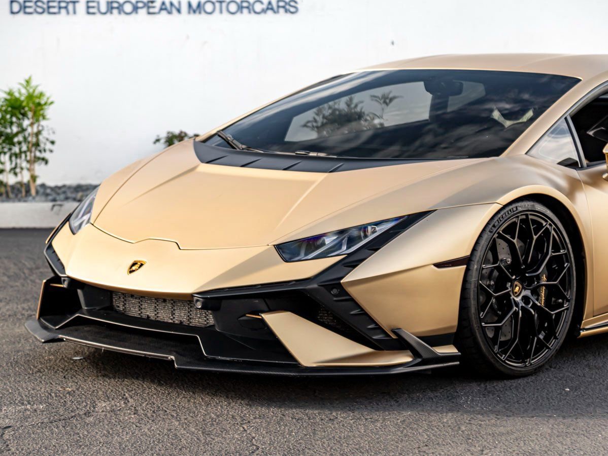 Used 2023 Lamborghini Huracan Tecnica image 2