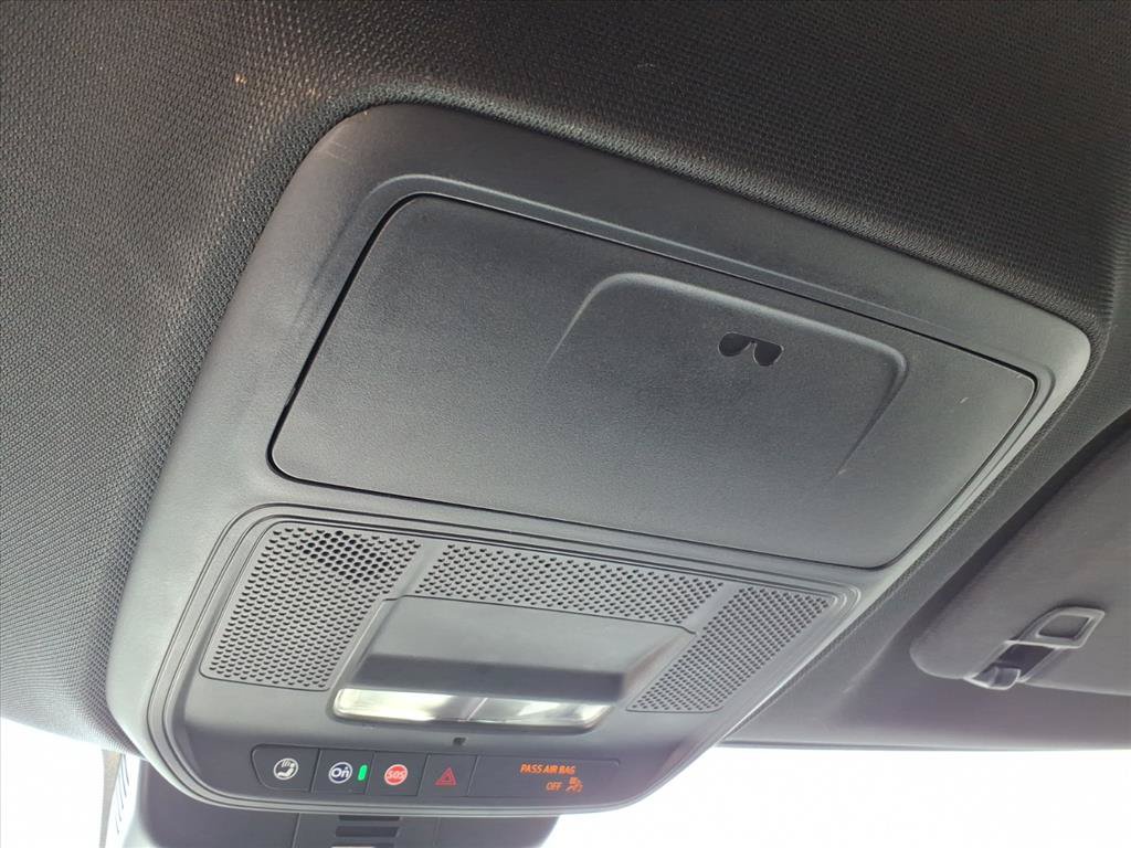 Used 2025 Chevrolet Traverse LT FWD image 34