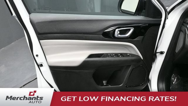 Used 2025 Jeep Compass Limited AWD/4WD image 17