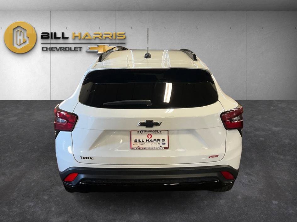 Used 2025 Chevrolet Trax RS w/ Sunroof Package FWD image 11