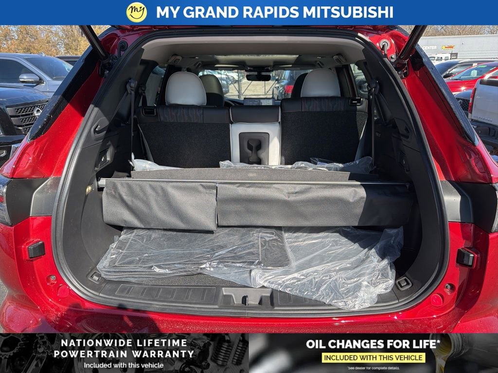 New 2025 Mitsubishi Outlander SE image 24