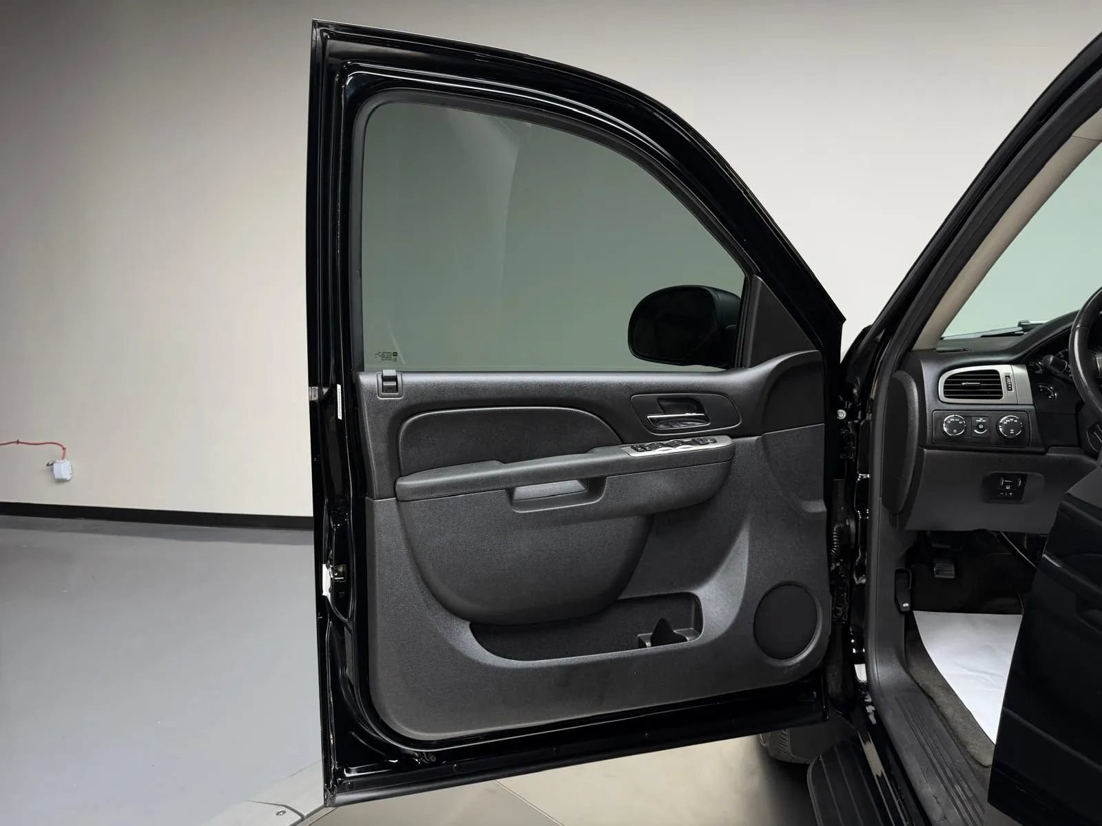 Used 2012 Chevrolet Avalanche LS AWD/4WD image 21
