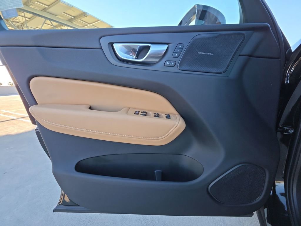Used 2025 Volvo XC60 B5 Ultra w/ Protection Package Premier image 23
