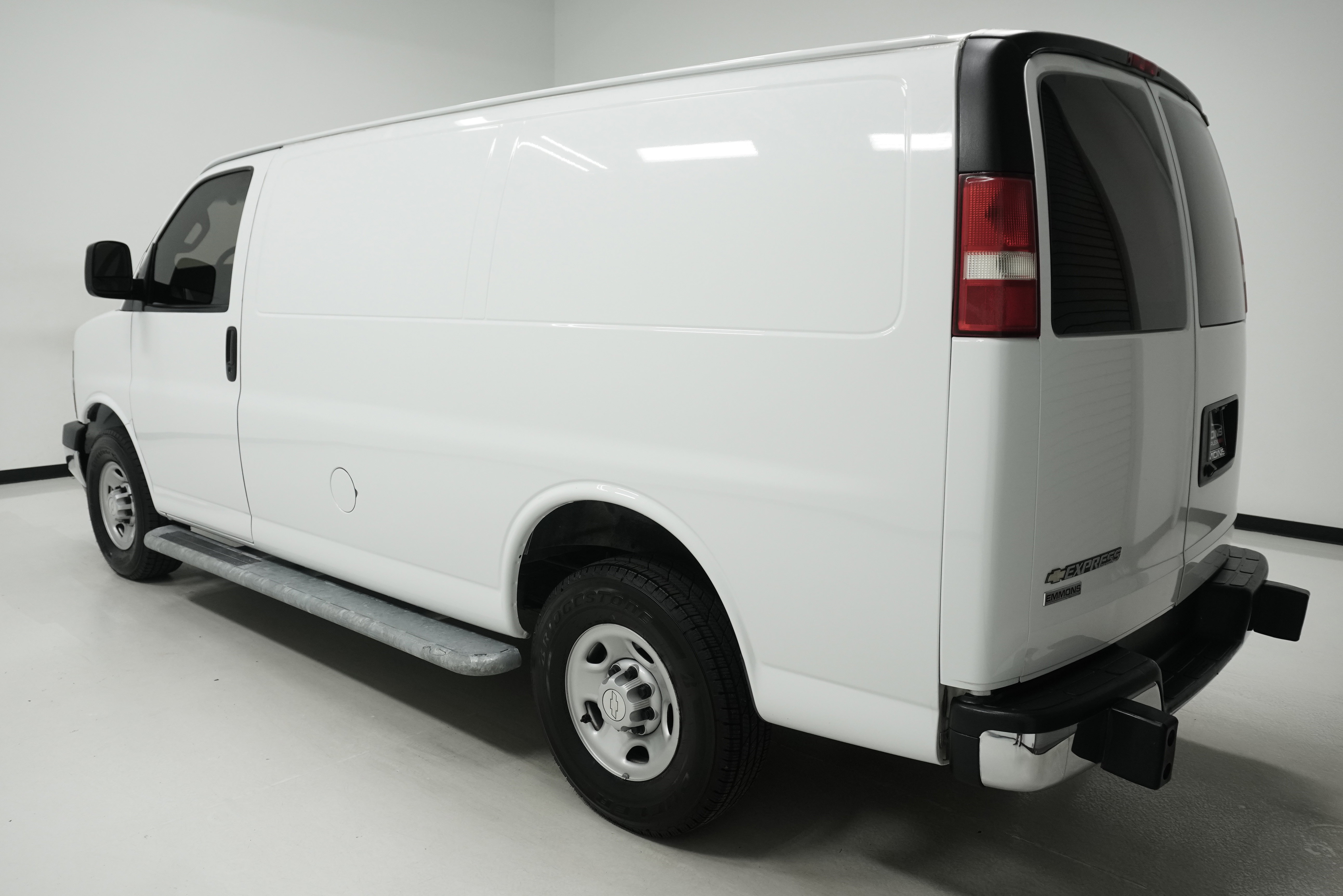 Used 2018 Chevrolet Express 2500 w/ Driver Convenience Package image 4