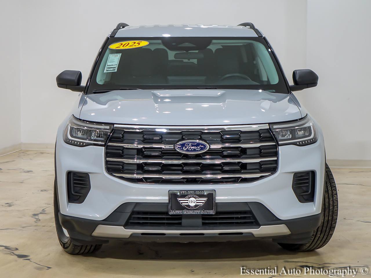 Used 2025 Ford Explorer Active AWD/4WD image 5