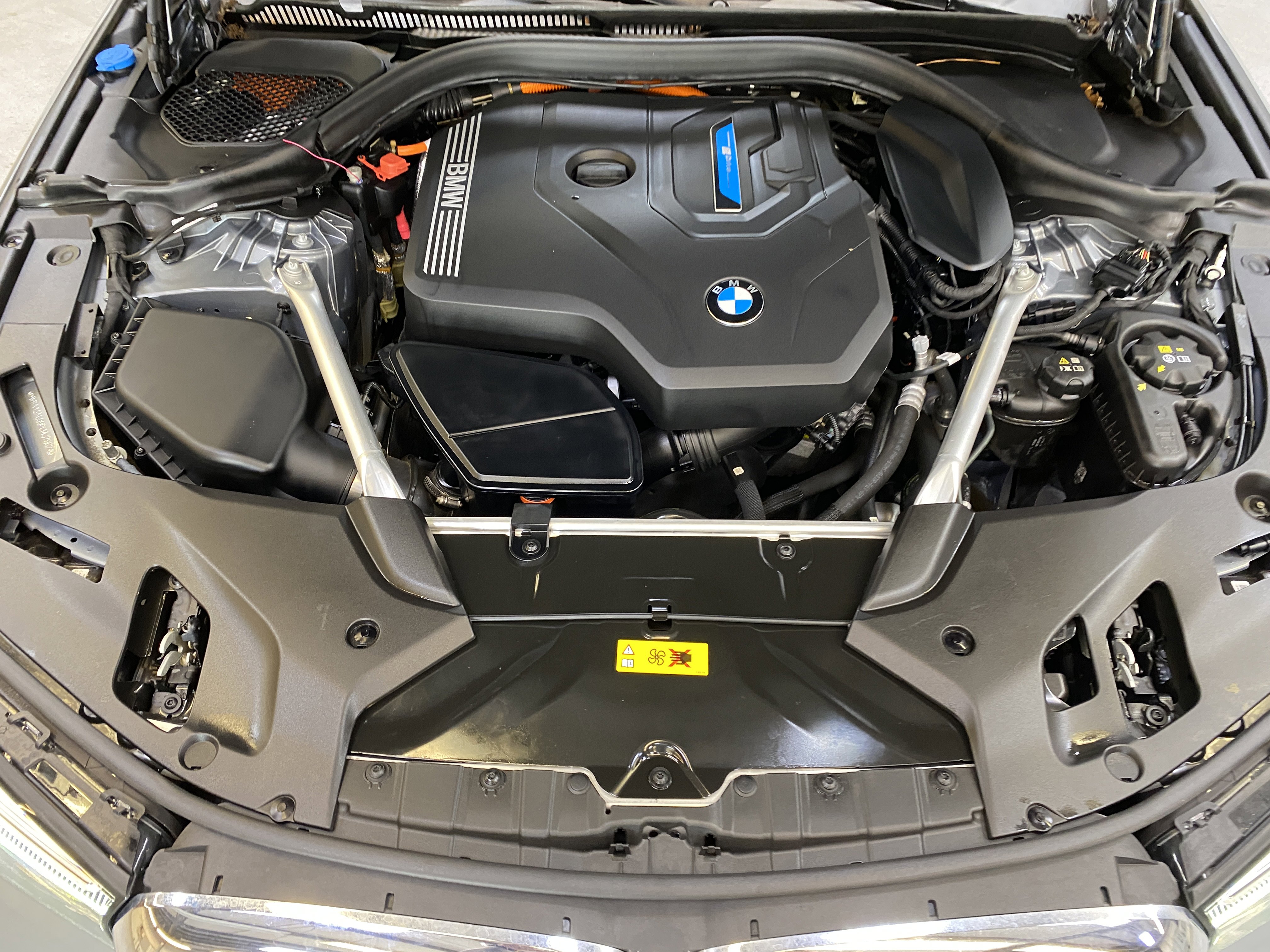 Used 2023 BMW 530e w/ Premium Package image 10