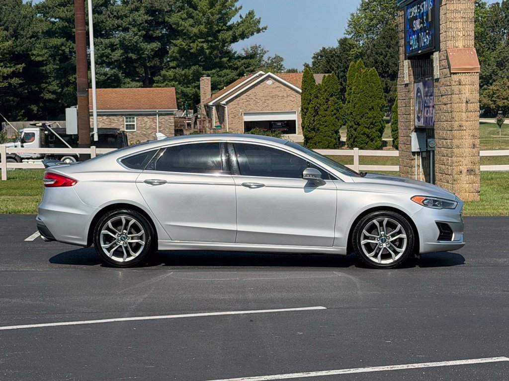 Used 2019 Ford Fusion SEL FWD image 3