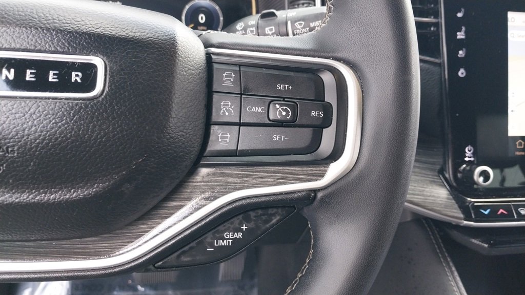 Used 2023 Jeep Wagoneer L Series II image 26