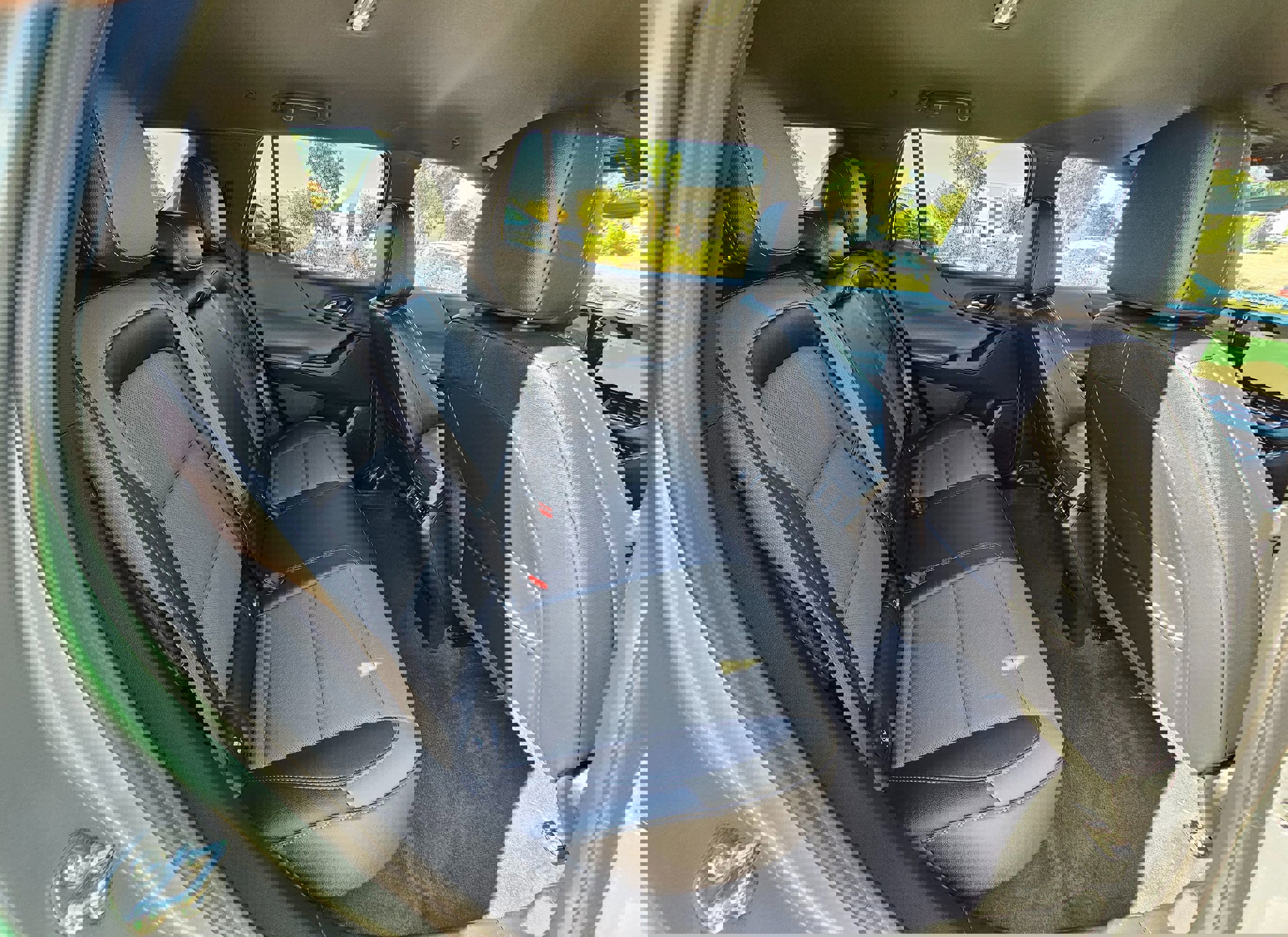 Used 2025 Chevrolet Equinox LT w/ Convenience Package II image 32