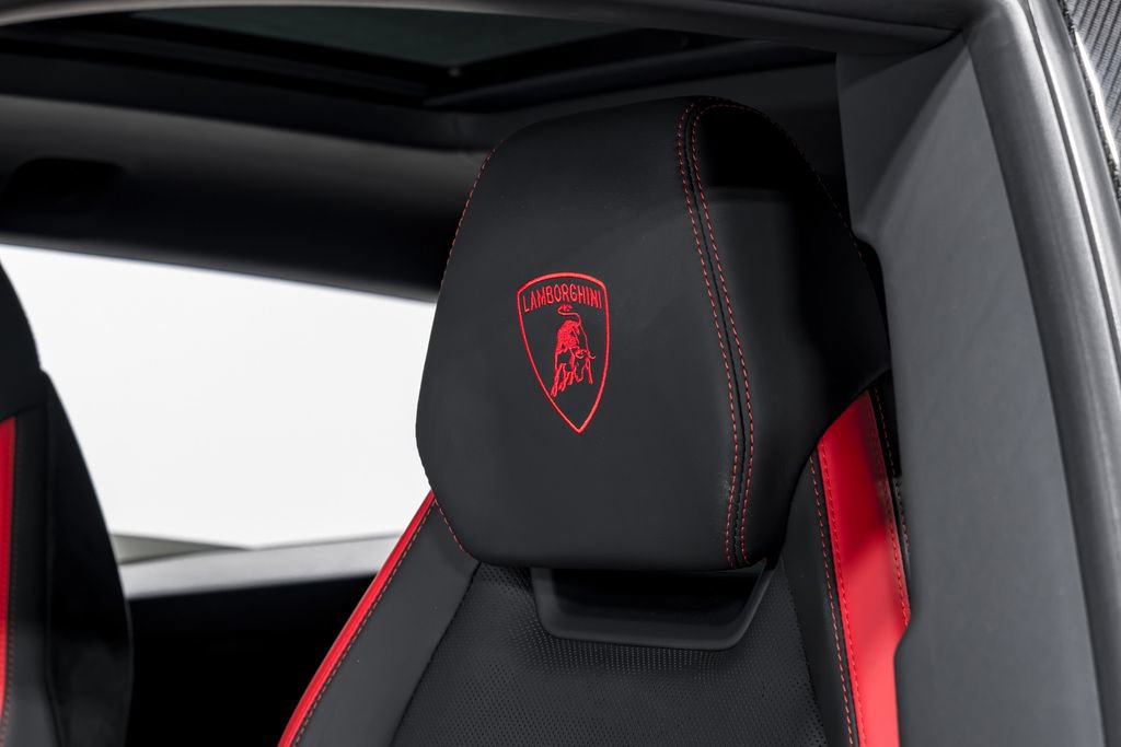 Used 2024 Lamborghini Urus Performante AWD/4WD image 21