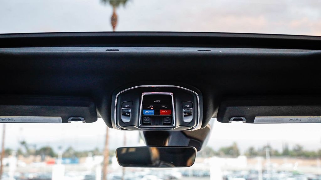 New 2025 Jeep Grand Cherokee Altitude image 17