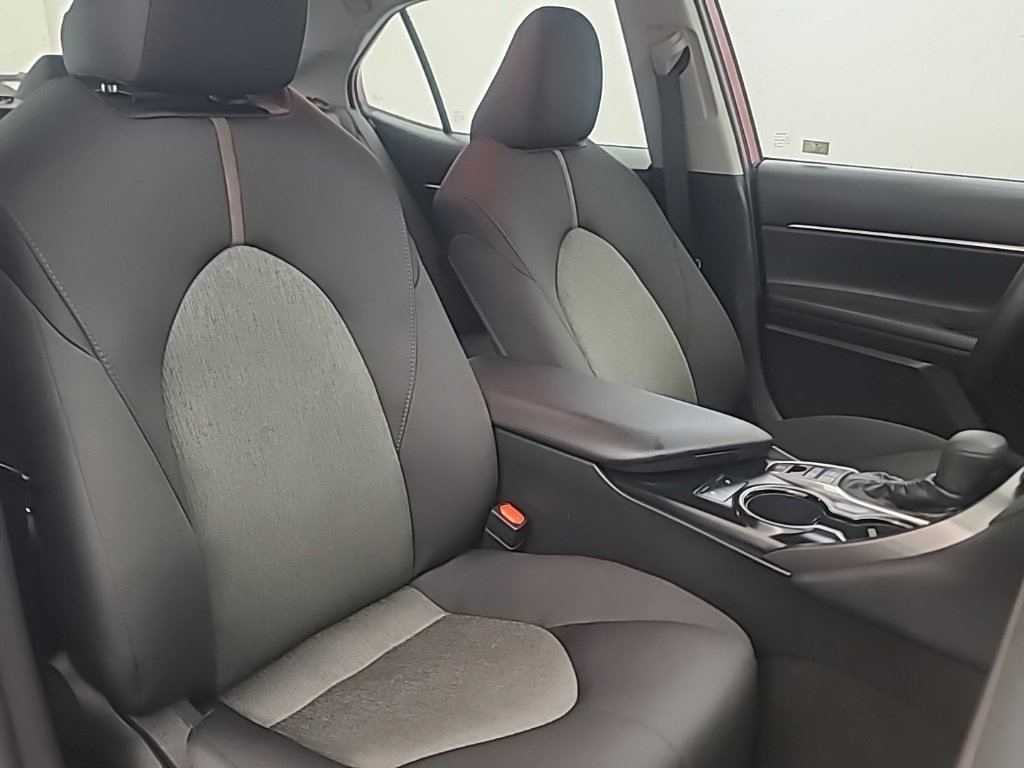 Used 2019 Toyota Camry LE FWD image 16