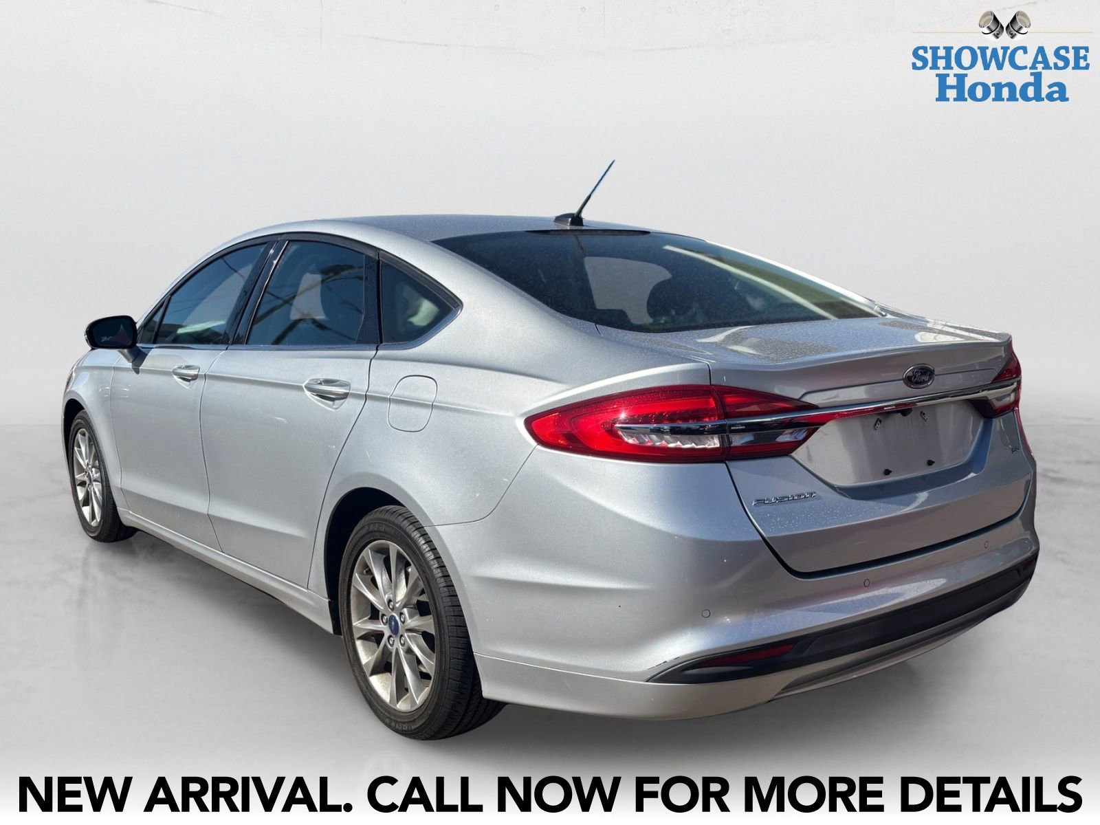 Used 2017 Ford Fusion SE image 4