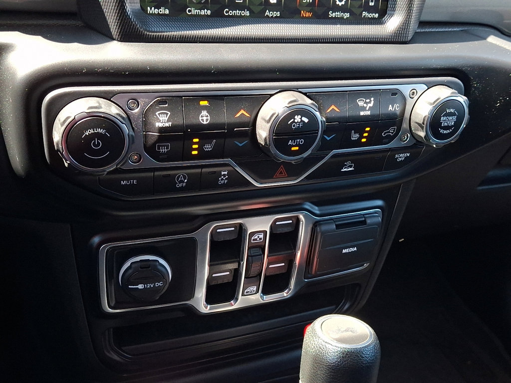 Used 2022 Jeep Wrangler Unlimited Sahara w/ Cold Weather Group AWD/4WD image 28