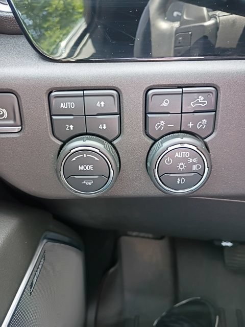 Used 2024 Chevrolet Silverado 1500 High Country w/ Z71 Off-Road Package AWD/4WD image 19