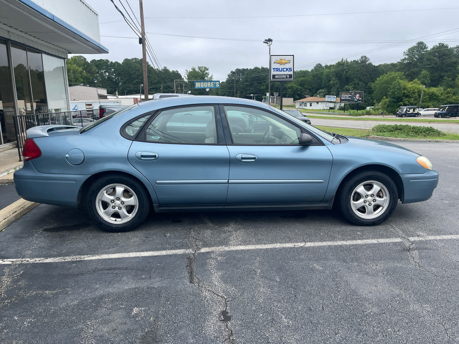 Used 2005 Ford Taurus SE FWD image 8