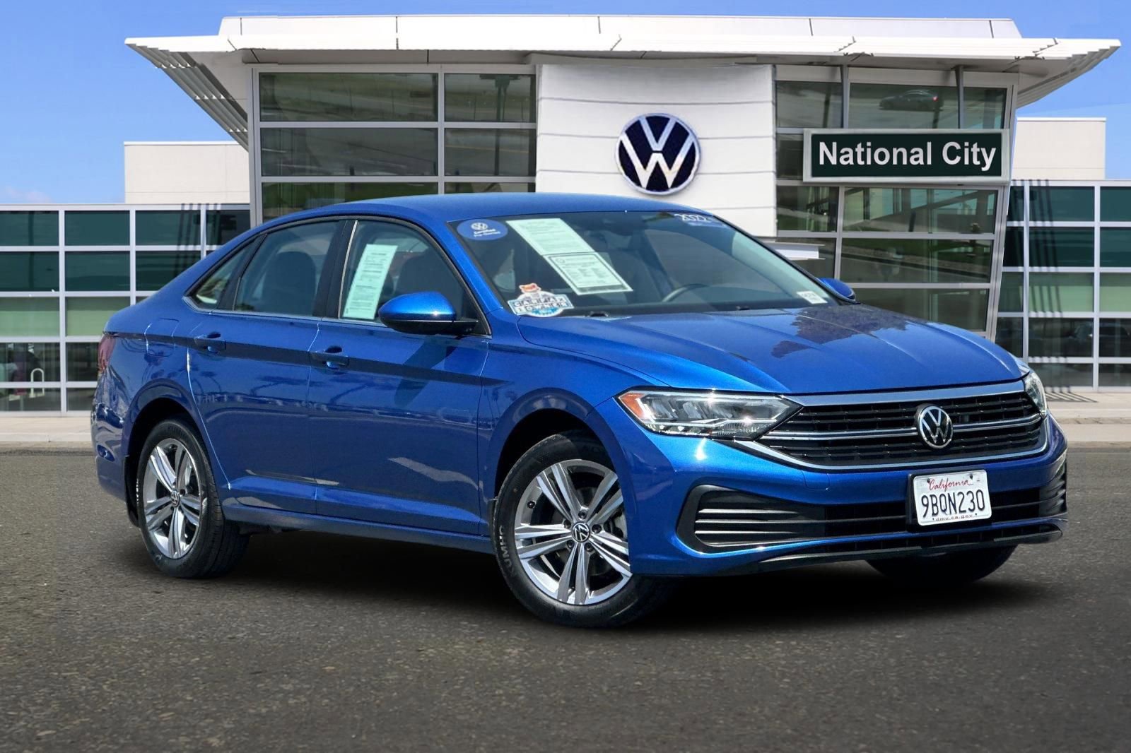 Used 2022 Volkswagen Jetta SE image 2