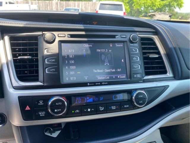 Used 2019 Toyota Highlander XLE image 14