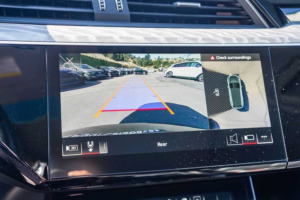 Used 2022 Audi e-tron Premium w/ Convenience Plus Package AWD/4WD image 27