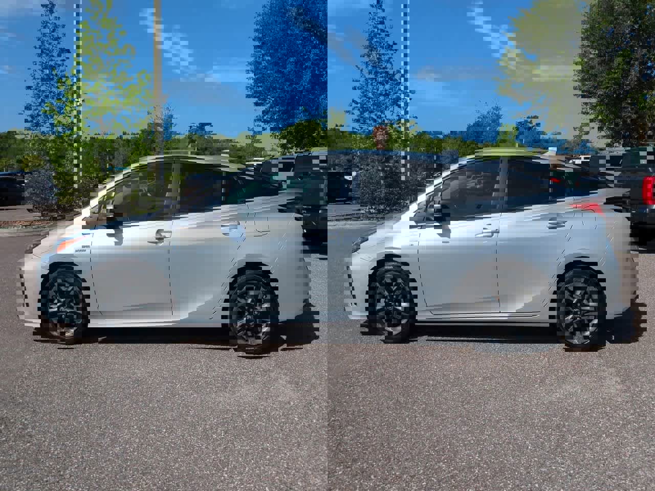 Certified 2021 Toyota Prius Limited FWD image 3