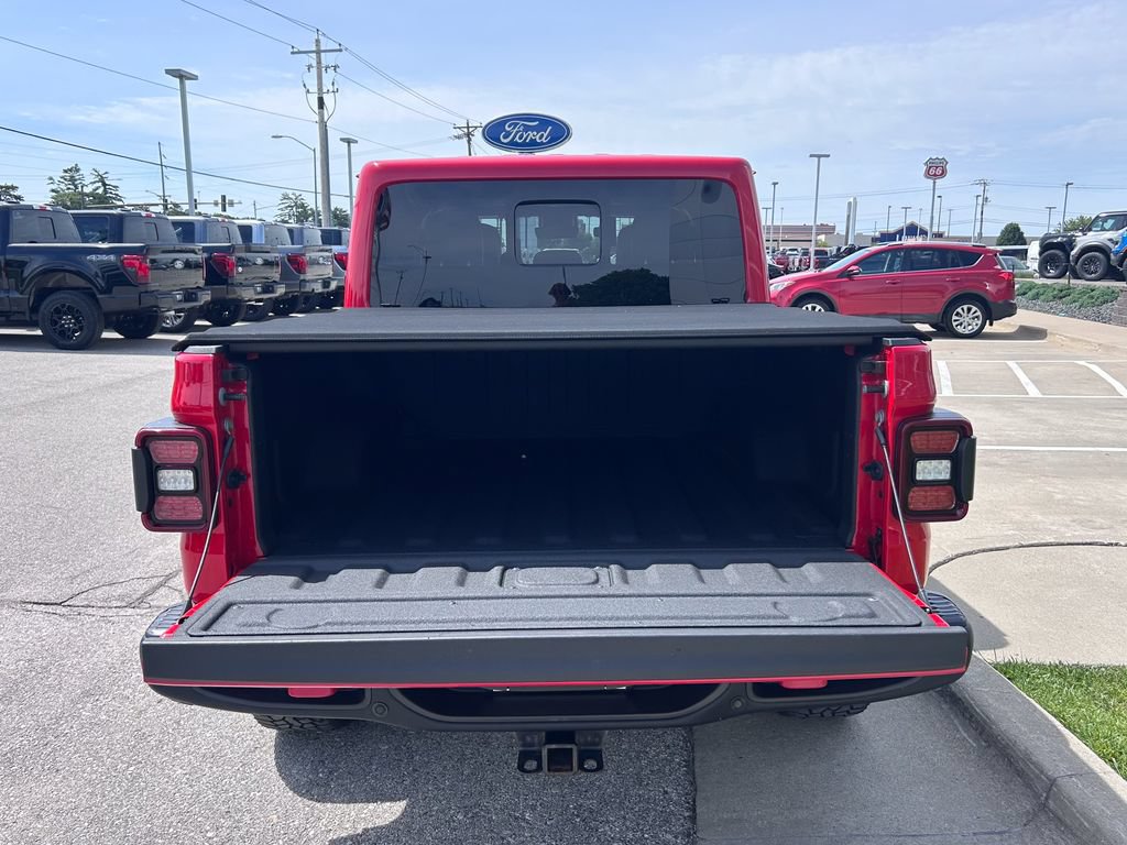 Used 2020 Jeep Gladiator Rubicon w/ Advanced Safety Group AWD/4WD image 17