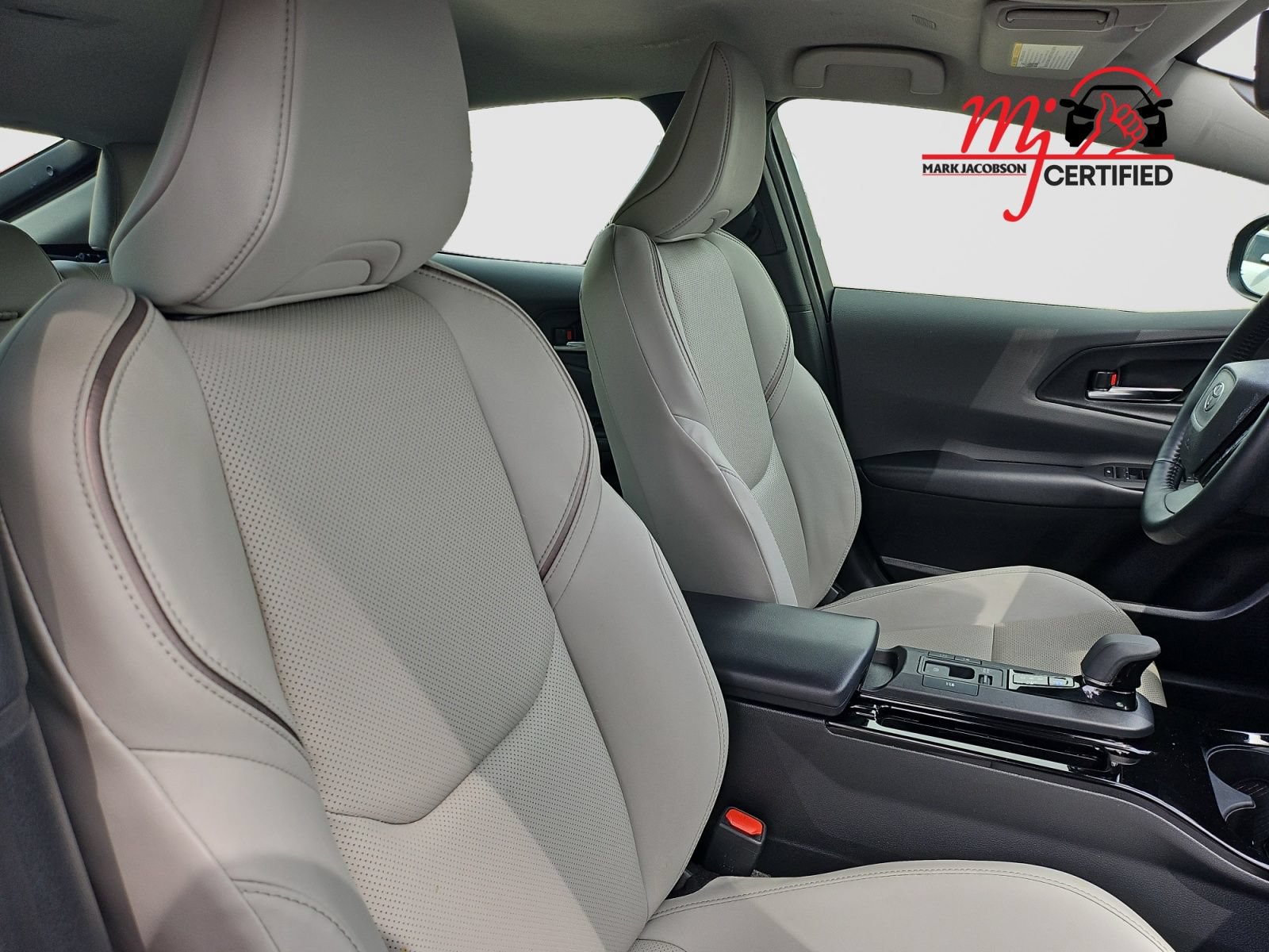 Used 2024 Toyota Prius XLE FWD image 18