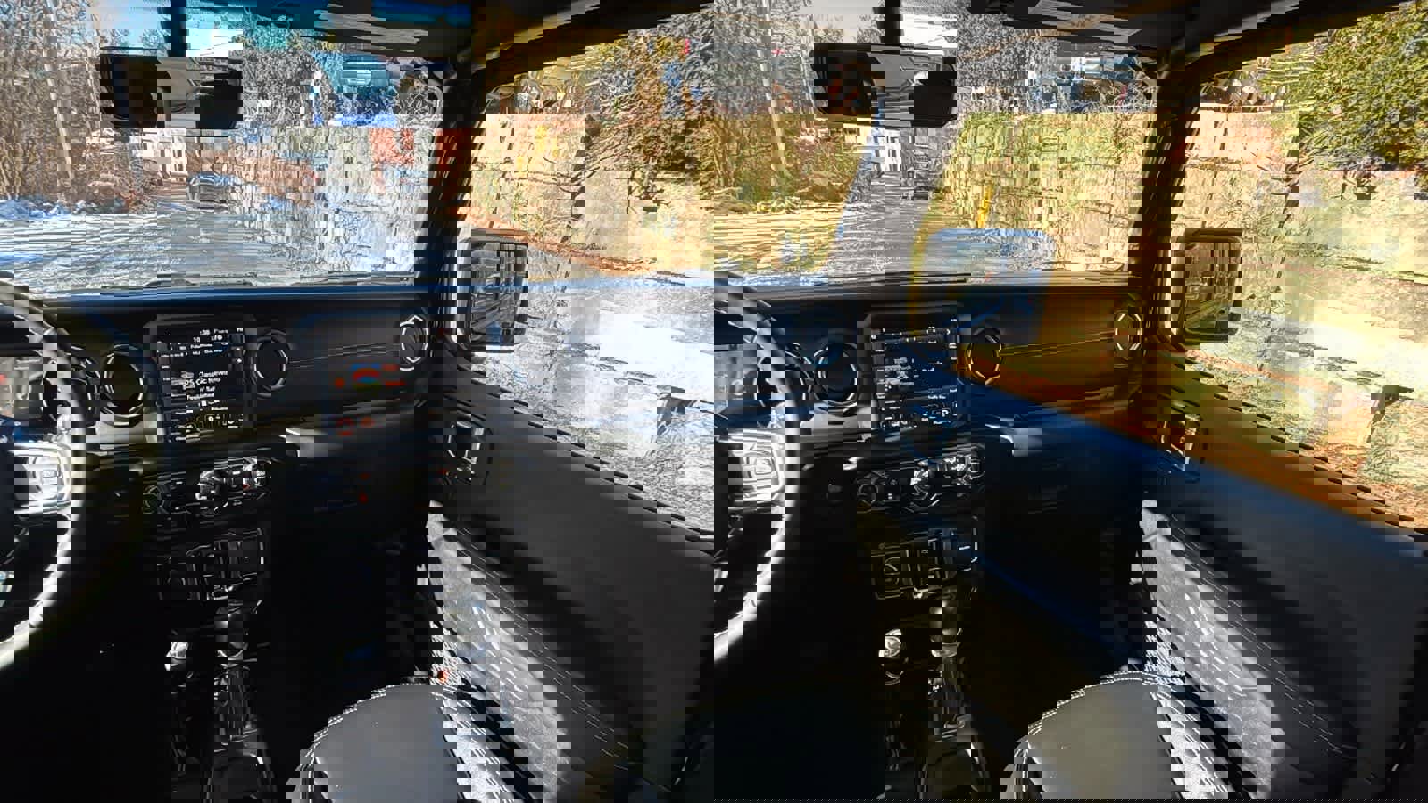 Used 2022 Jeep Wrangler Unlimited Sahara w/ Cold Weather Group image 28