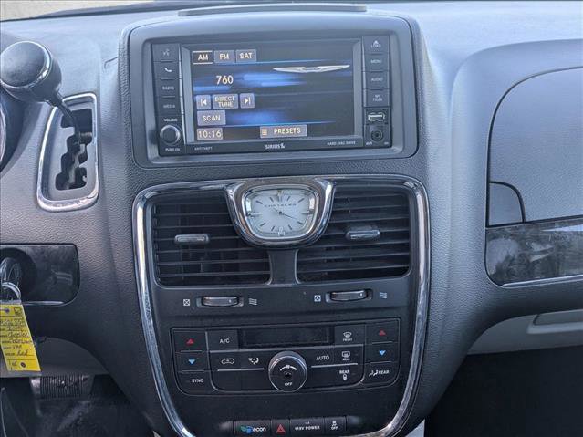 Used 2015 Chrysler Town & Country Touring image 13