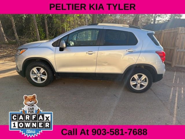 Used 2022 Chevrolet Trax LT w/ LT Convenience Package image 6