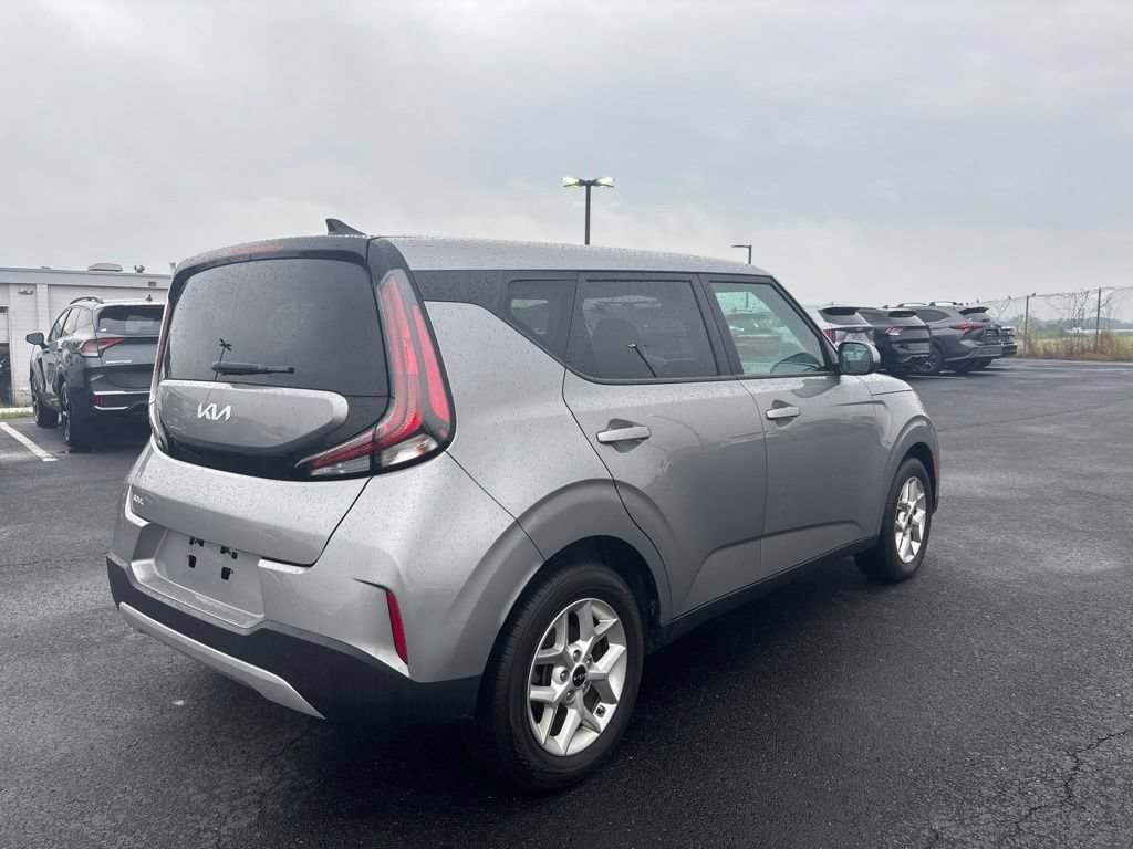 Certified 2023 Kia Soul LX w/ LX Technology Package FWD image 2