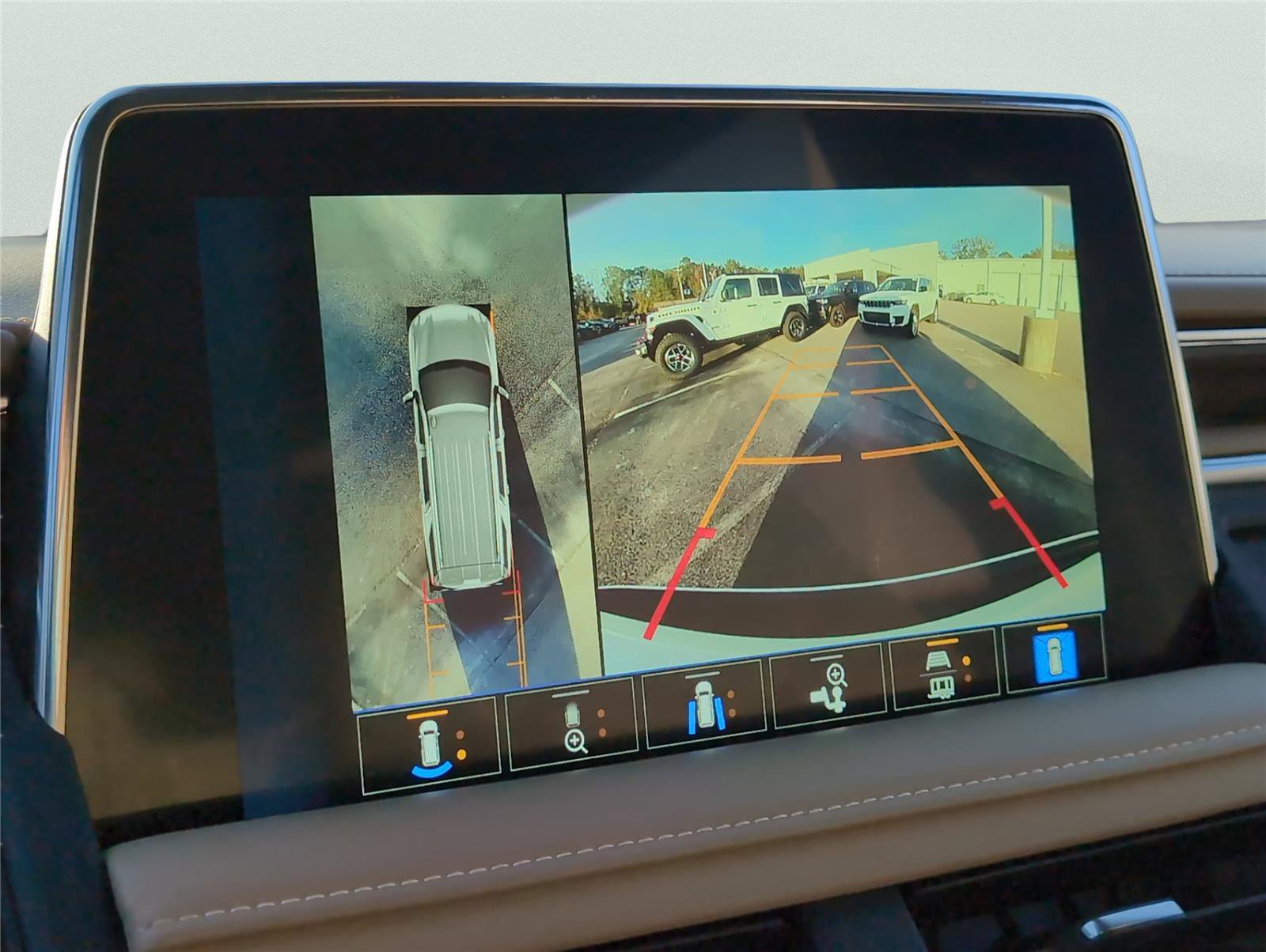 Used 2023 Chevrolet Suburban Premier w/ Premium Package image 15