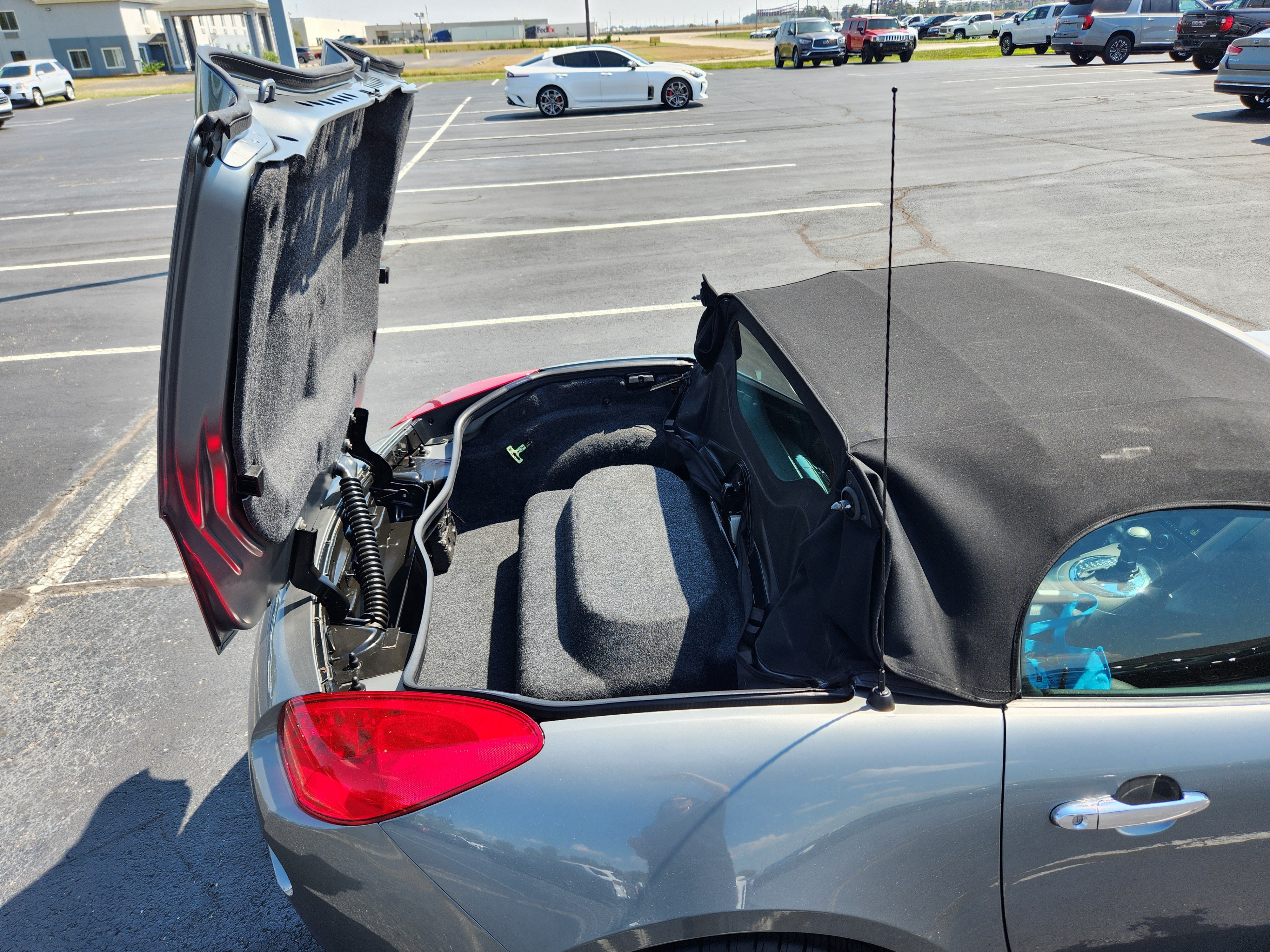 Used 2007 Pontiac Solstice Convertible w/ Premium Package RWD image 10