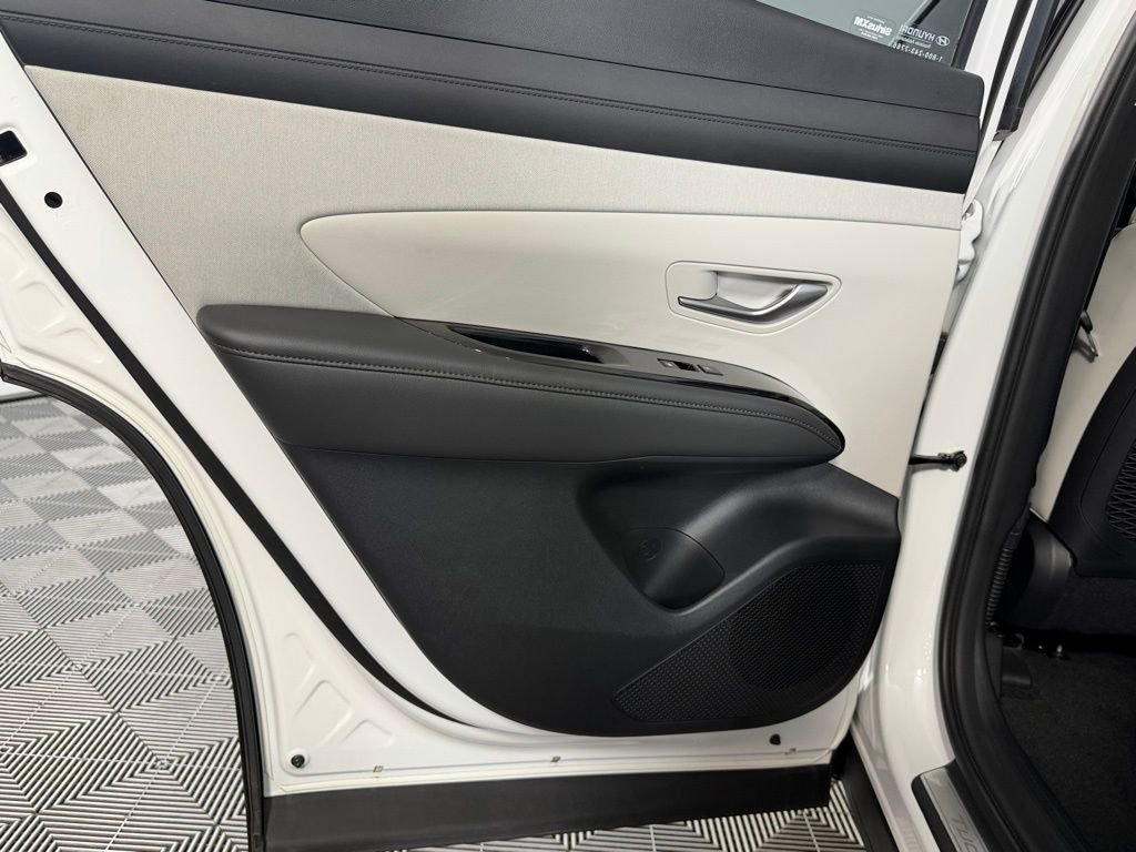 Used 2025 Hyundai Tucson Limited AWD/4WD image 29