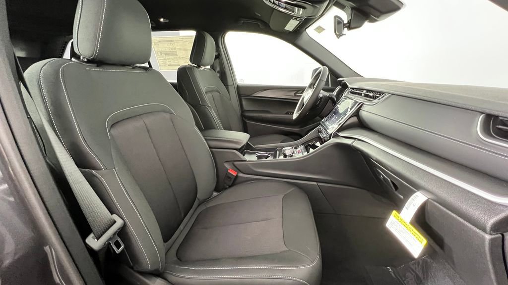 New 2025 Jeep Grand Cherokee Laredo image 19