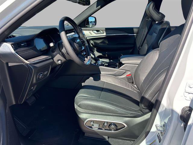 New 2025 Jeep Grand Cherokee Overland image 10