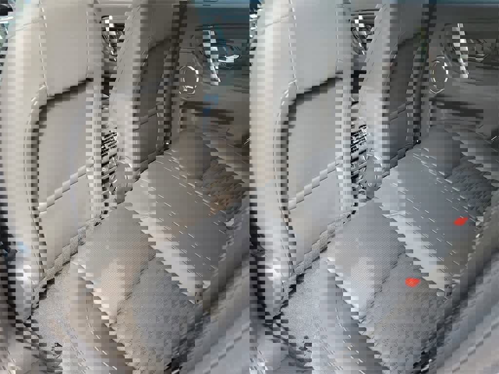 Used 2024 Land Rover Discovery Sport S image 11