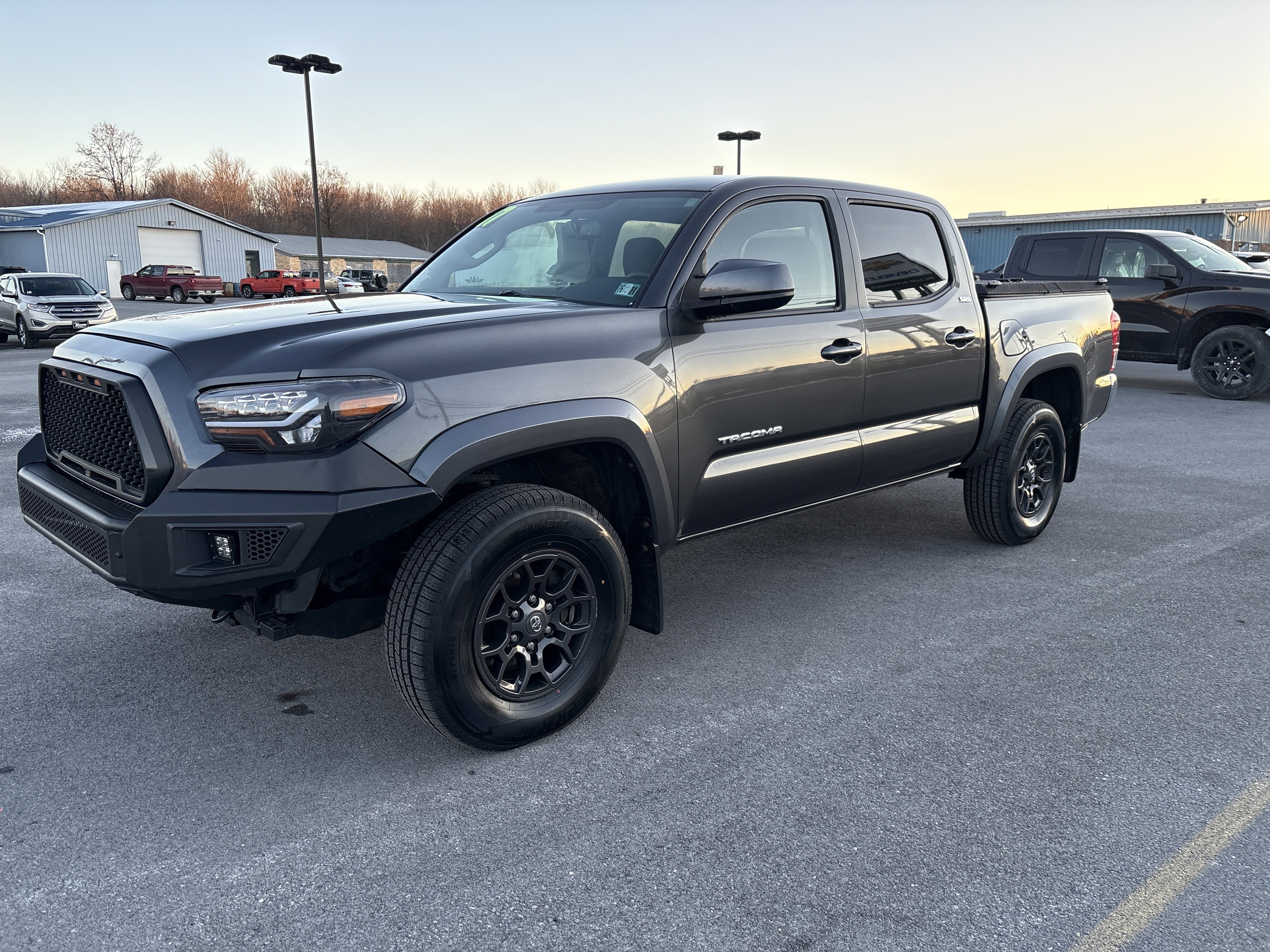 Used 2017 Toyota Tacoma SR5 image 8